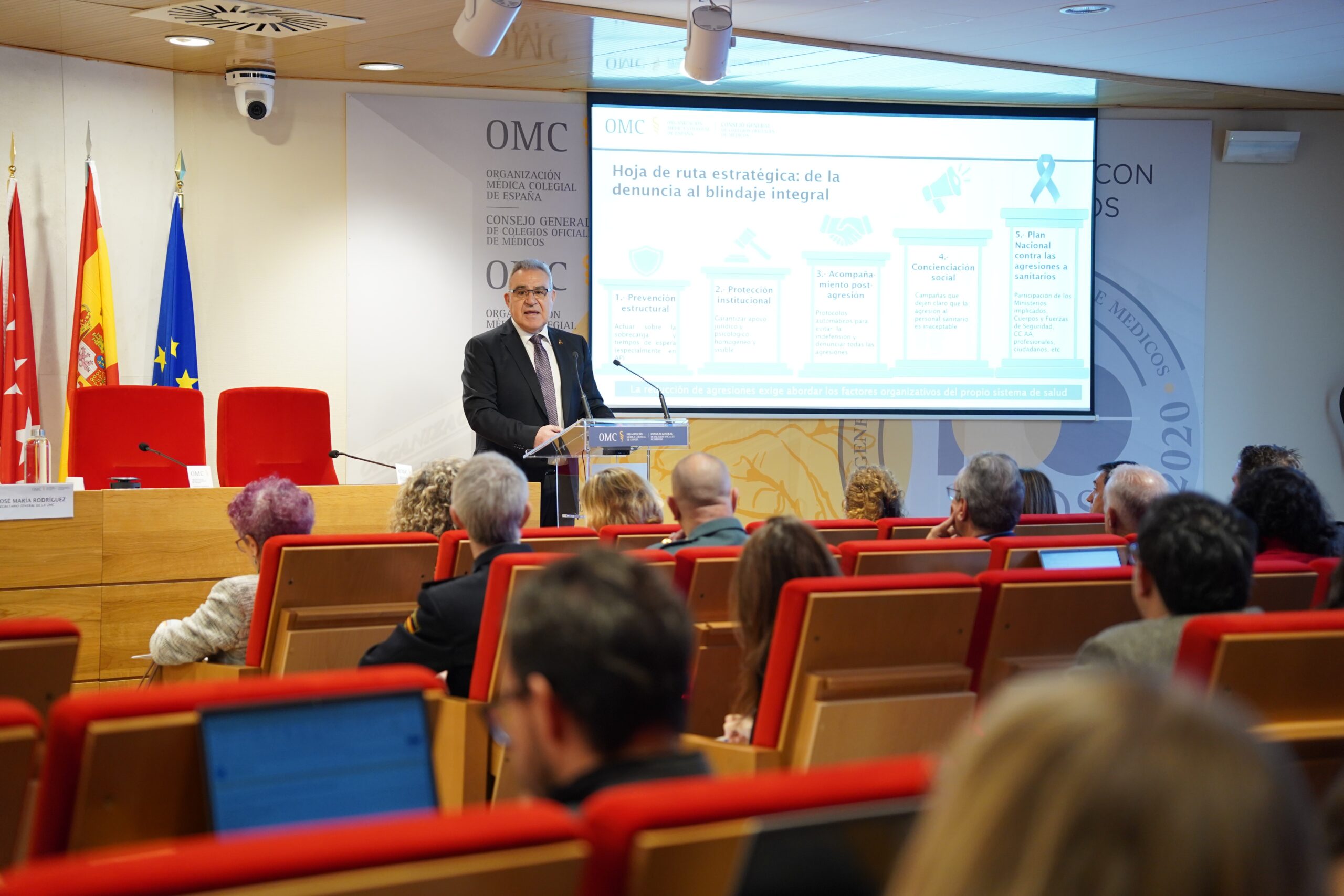 La OMC reclama un plan nacional para frenar la violencia cronificada contra los sanitarios desde la pandemia