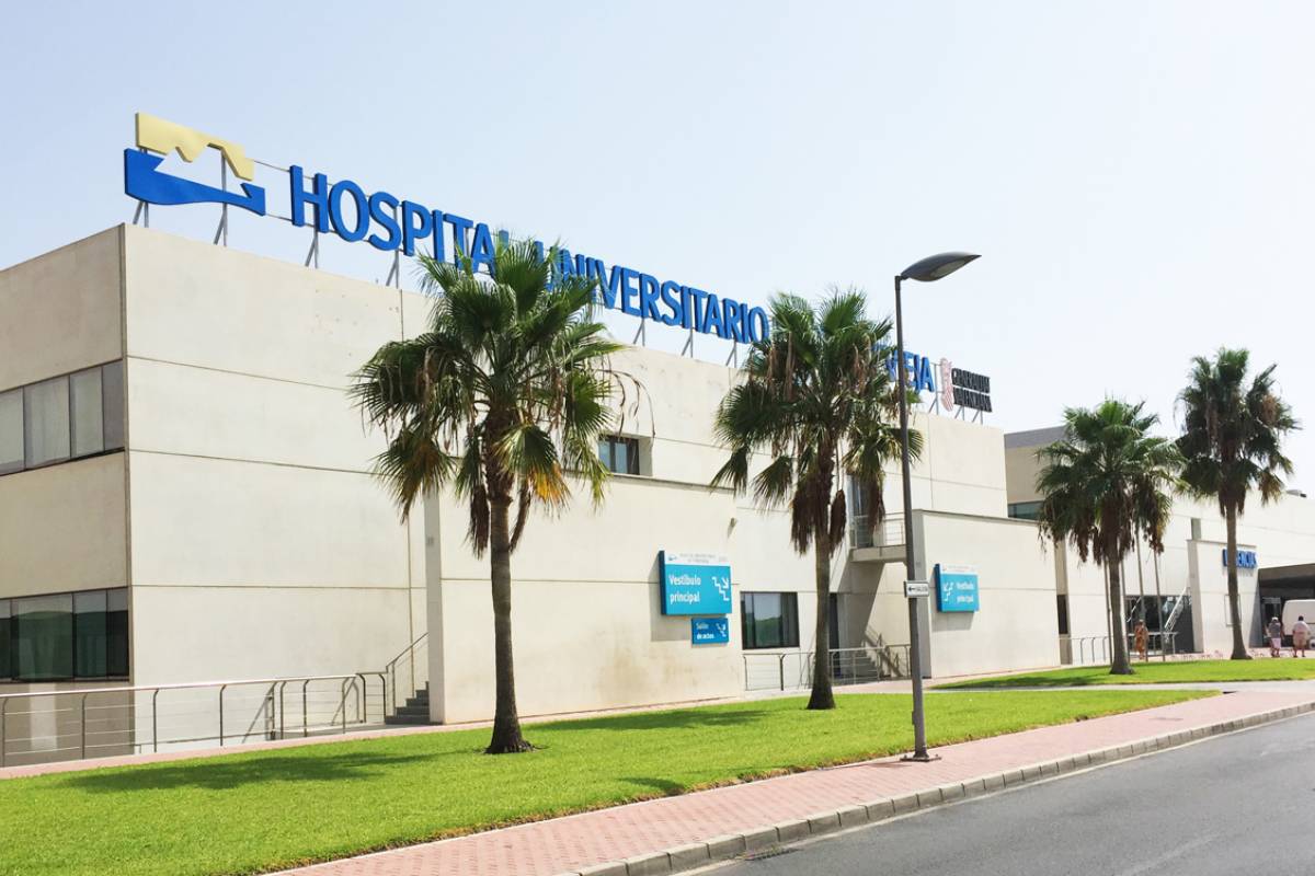 Controlado el incendio en el Hospital de Torrevieja, que deja un intoxicado en la UCI