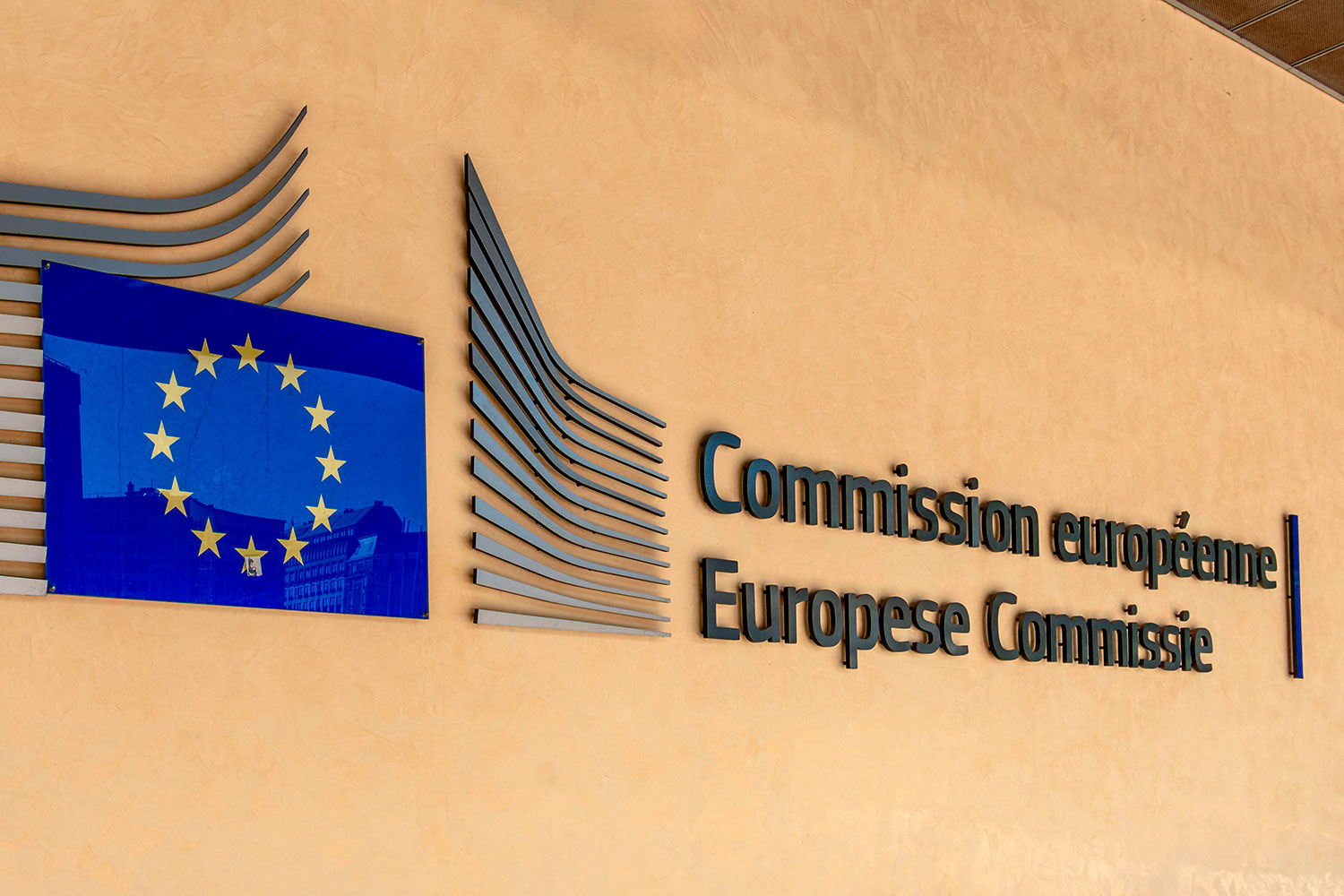 España enfrenta sanciones millonarias por no transponer la directiva de ciberseguridad que afecta a sanidad