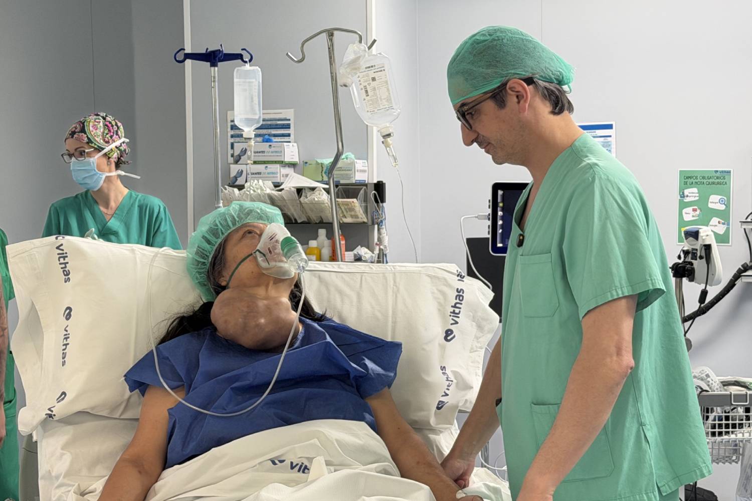 Extirpan un tumor gigante en el cuello de 1,3 kilos y con 40 años de evolución