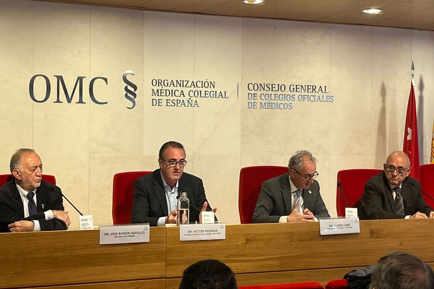 Profesionalización y despolitización, claves de la buena gobernanza de los centros sanitarios