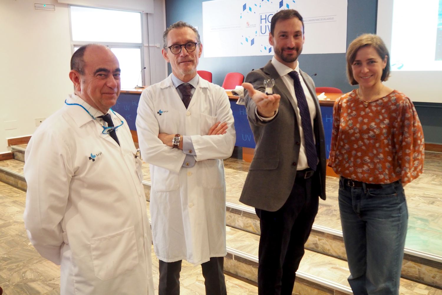 Reemplazan una prótesis de válvula aórtica mecánica sin cirugía